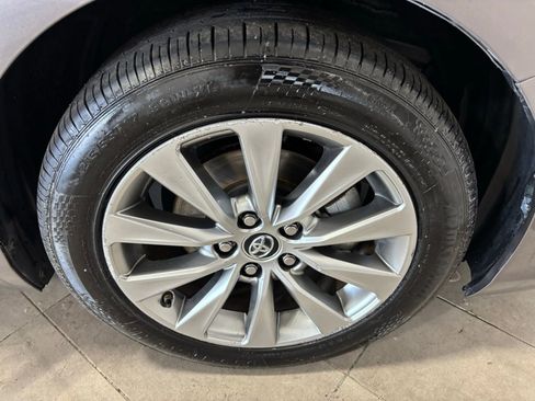 Used 2016 Toyota Camry image 9