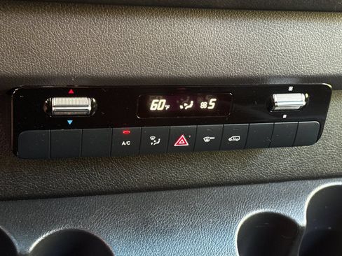 Used 2025 Mercedes-Benz Sprinter 2500 image 27