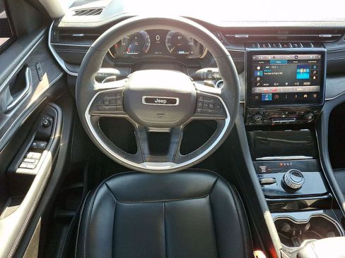 Used 2023 Jeep Grand Cherokee Limited w/ Black Appearance Package image 12