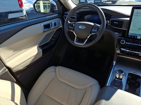 Certified 2021 Ford Explorer Platinum w/ Premium Technology Package image 14