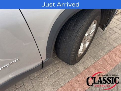 Used 2017 GMC Acadia SLE image 26