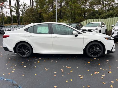 Used 2026 Toyota Camry SE image 2