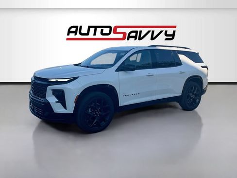 Used 2025 Chevrolet Traverse RS FWD image 3