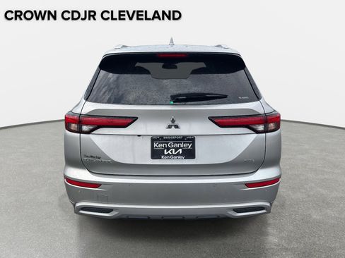 Used 2024 Mitsubishi Outlander SEL image 3