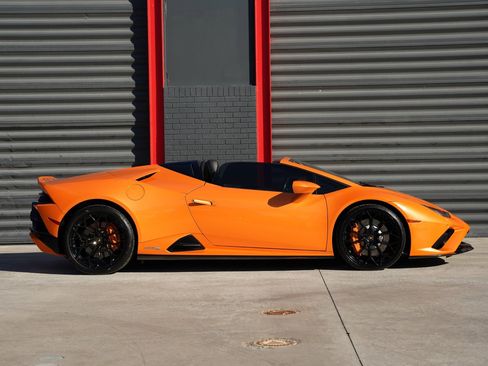 Used 2022 Lamborghini Huracan EVO image 13