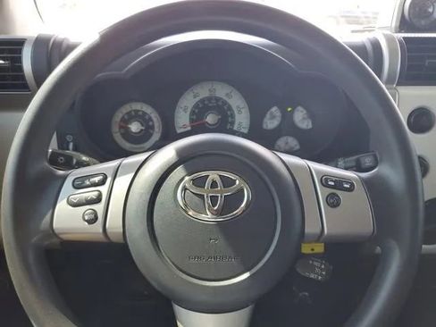 Used 2013 Toyota FJ Cruiser 4WD image 23