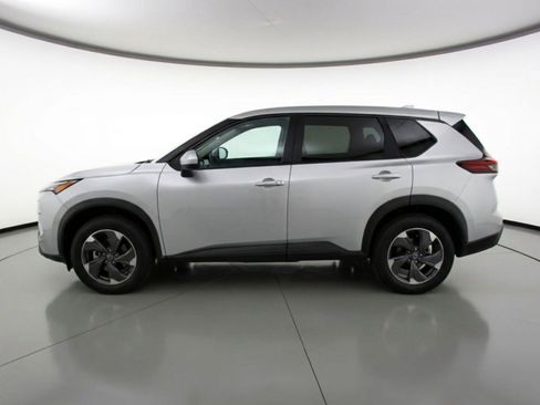 Used 2025 Nissan Rogue SV FWD image 5