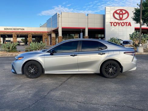 Used 2021 Toyota Camry SE image 7