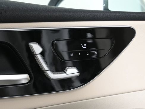 Used 2026 Mercedes-Benz GLC 300 4MATIC image 23