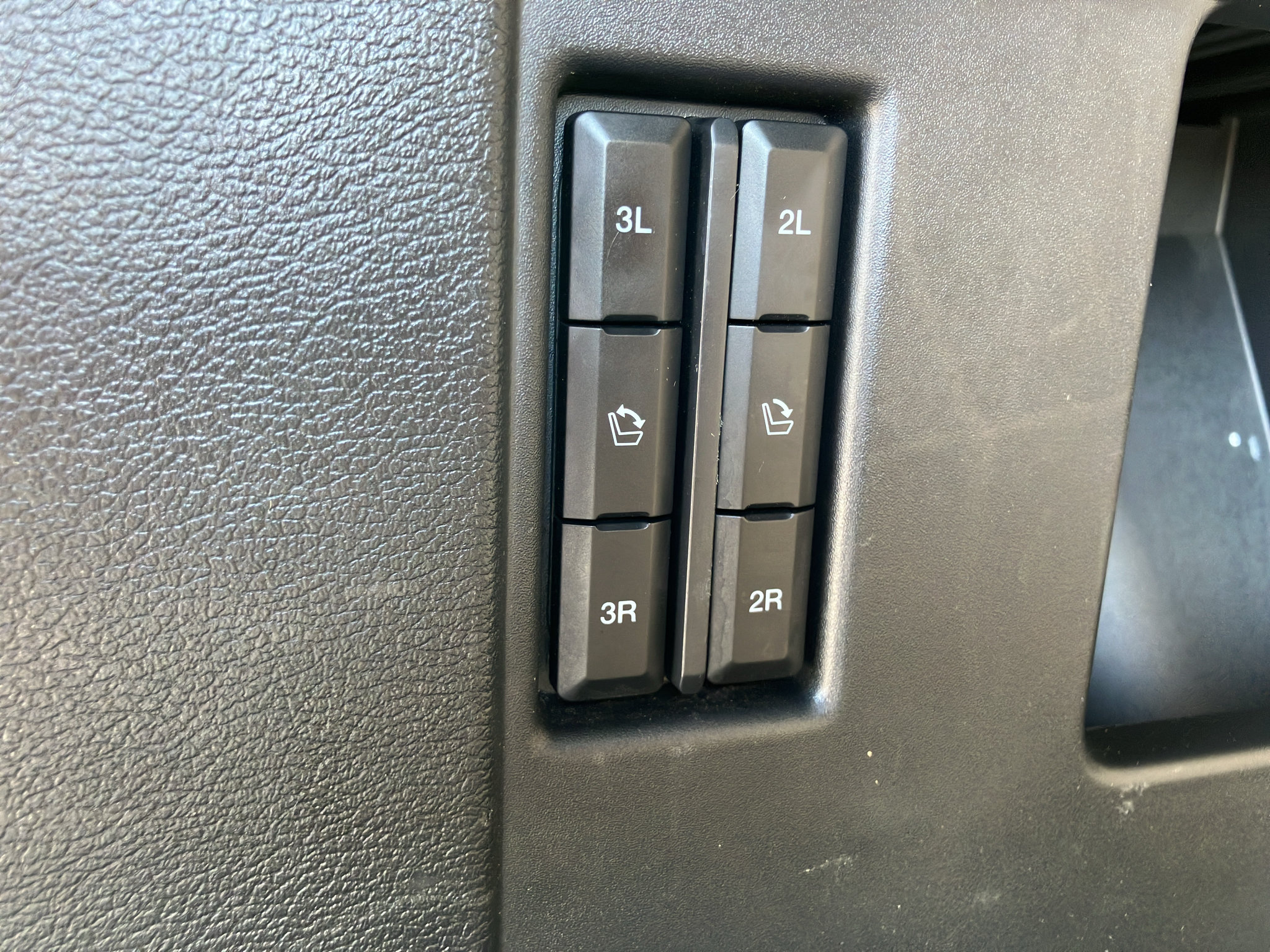 Used 2023 Ford Expedition Limited AWD/4WD image 37
