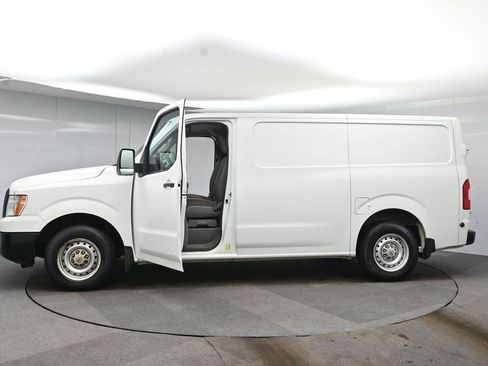 Used 2014 Nissan NV 2500 S image 30