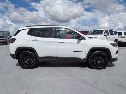 Certified 2025 Jeep Compass Latitude w/ Altitude Special Edition AWD/4WD image 3