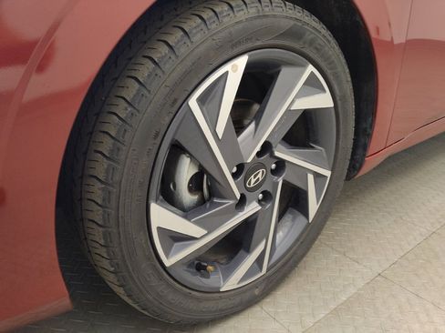 Used 2025 Hyundai Elantra Sport FWD image 31