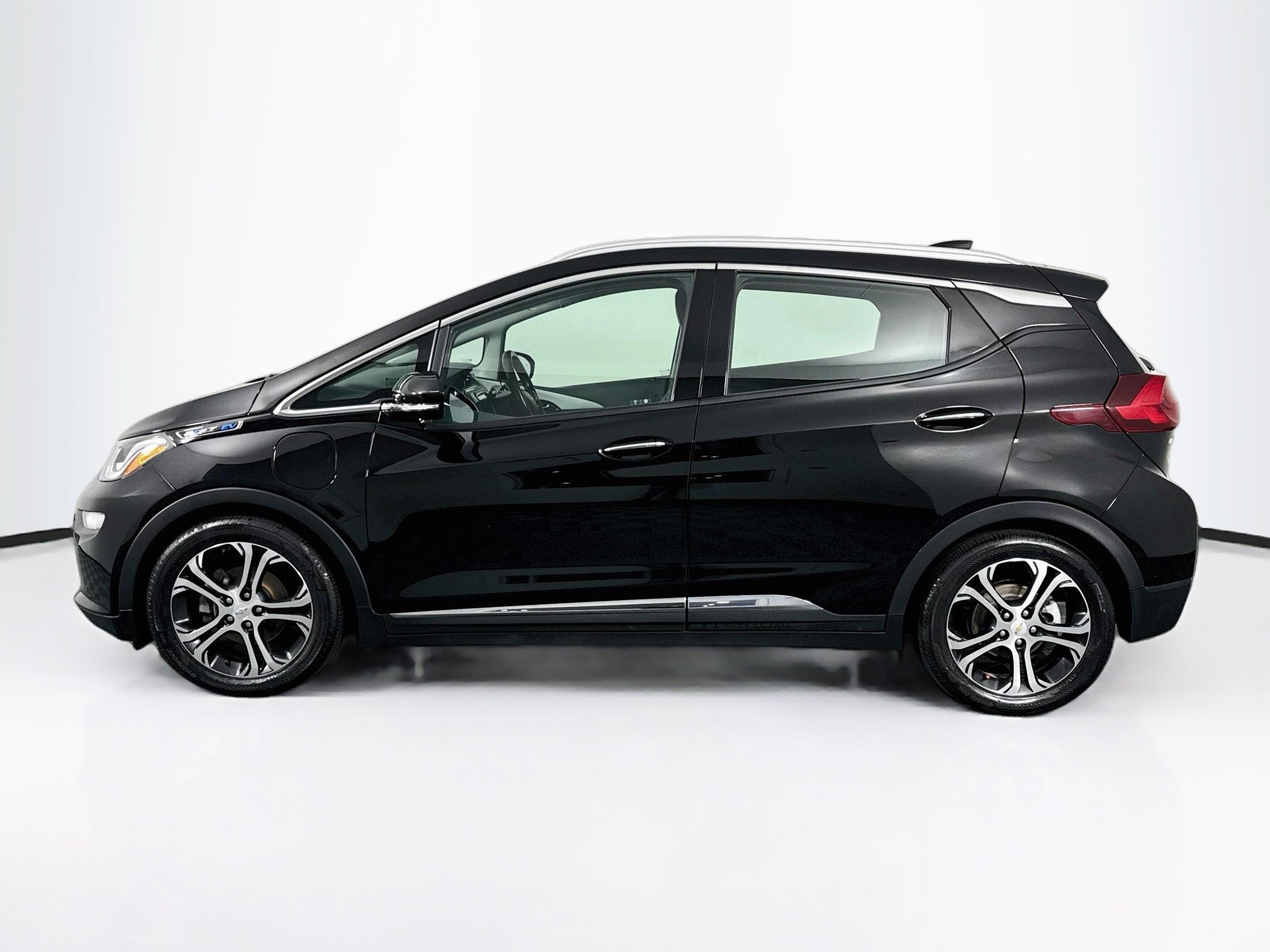 Used 2021 Chevrolet Bolt Premier w/ Infotainment Package FWD image 11