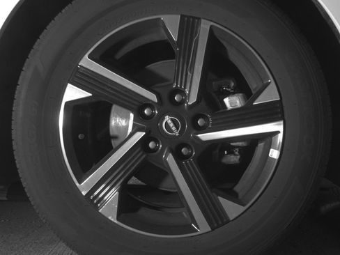 Used 2025 Nissan Sentra SV image 13