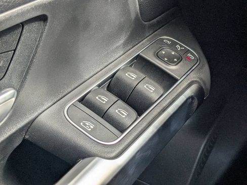 Used 2024 Mercedes-Benz GLB 250 4MATIC image 10