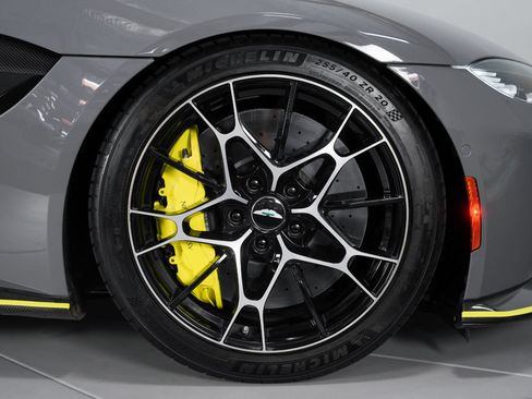 Used 2020 Aston Martin V8 Vantage AMR RWD image 30