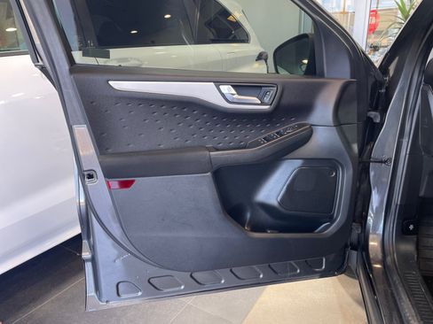 Used 2020 Ford Escape SE FWD image 13