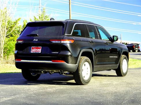 New 2025 Jeep Grand Cherokee Laredo image 6