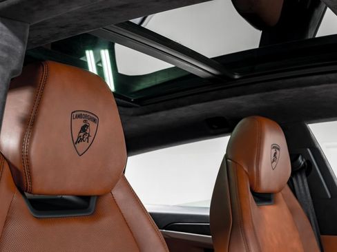 Used 2022 Lamborghini Urus AWD/4WD image 44