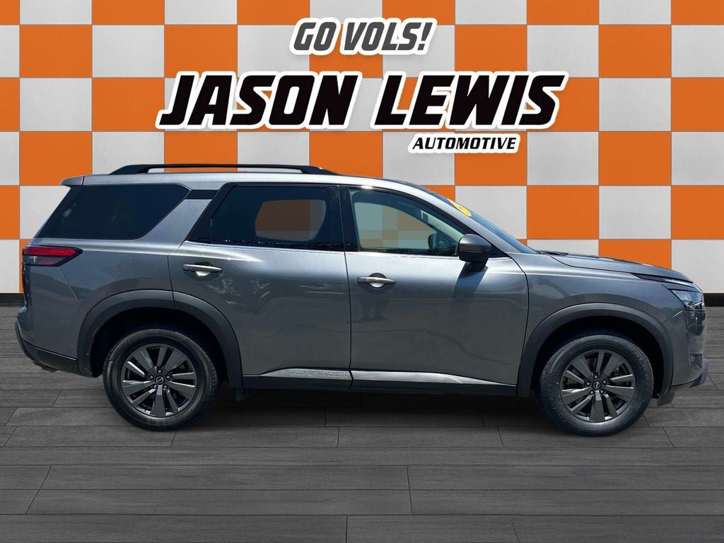 Used 2024 Nissan Pathfinder SV AWD/4WD image 2