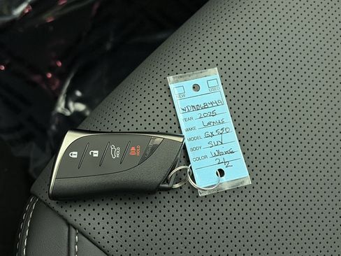 Used 2025 Lexus GX 550 image 31