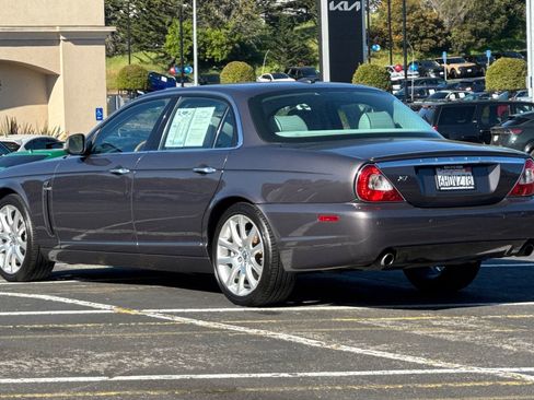 Used 2008 Jaguar XJ8 image 6