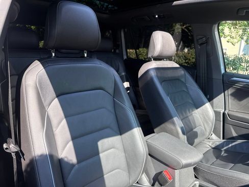 Used 2020 Volkswagen Tiguan SEL Premium R-Line AWD/4WD image 34