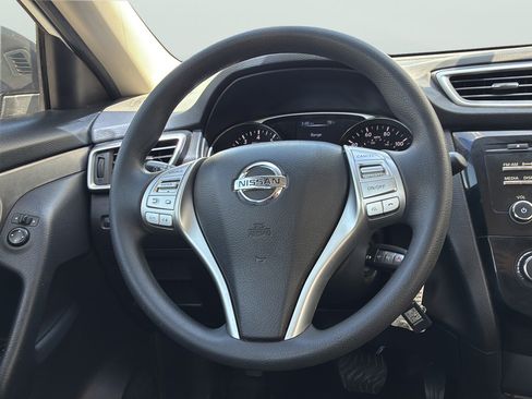 Used 2016 Nissan Rogue S FWD image 19