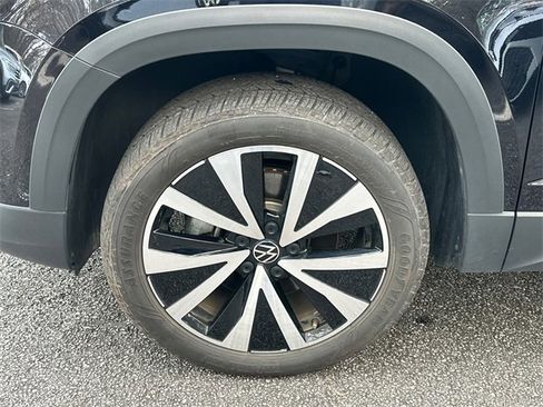 Used 2024 Volkswagen Taos SE image 11