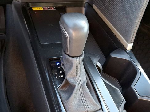 Used 2025 Toyota Camry SE image 14