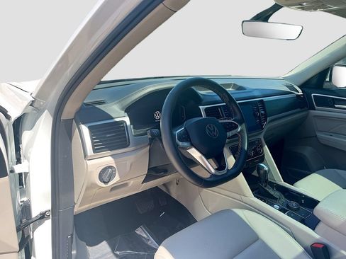 Used 2023 Volkswagen Atlas SE w/ Panoramic Sunroof Package AWD/4WD image 9