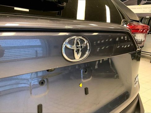 Used 2019 Toyota RAV4 XLE image 10