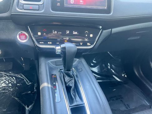 Used 2018 Honda HR-V EX image 14