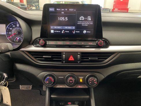 Used 2024 Kia Forte LXS w/ LXS Technology Package image 7