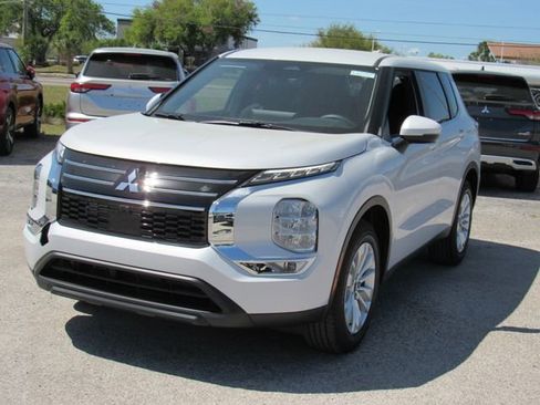 New 2026 Mitsubishi Outlander ES image 7