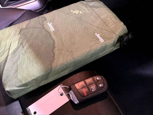 Used 2020 Jeep Renegade Limited w/ UConnect 8.4 Nav Group image 33