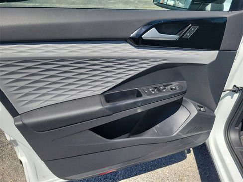 Used 2022 Volkswagen Taos S image 13