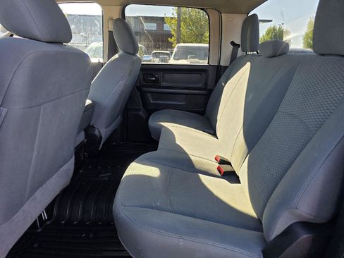 Used 2018 RAM 3500 Tradesman w/ Chrome Appearance Group AWD/4WD image 11