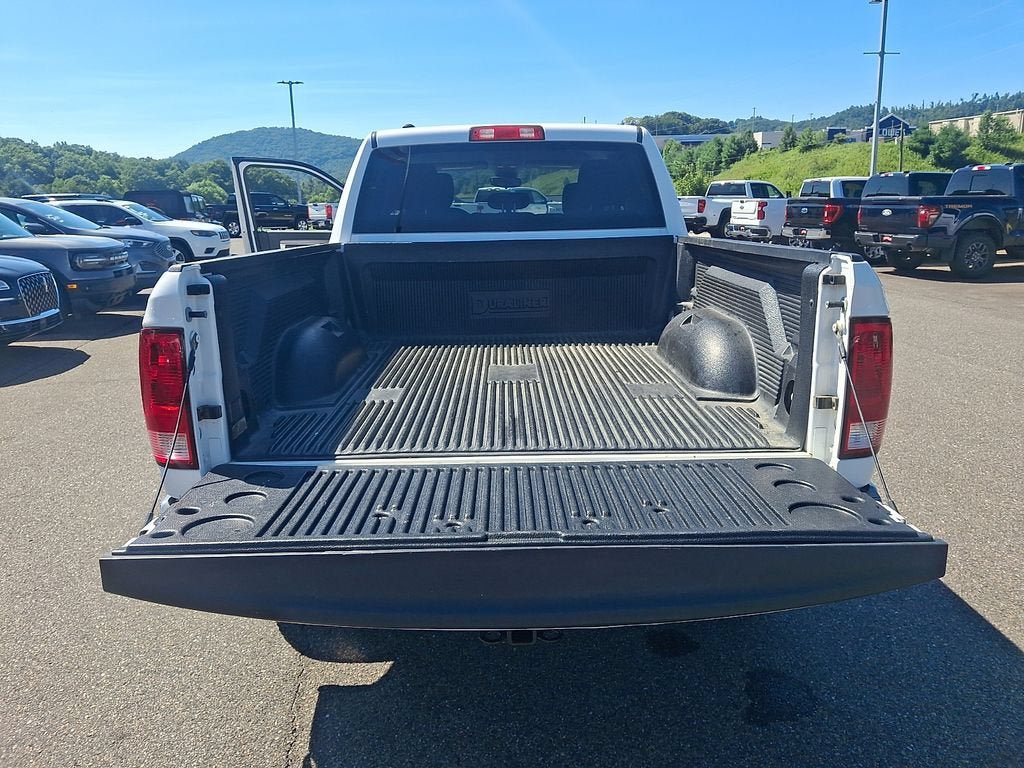 Used 2022 RAM 1500 Classic SLT AWD/4WD image 29