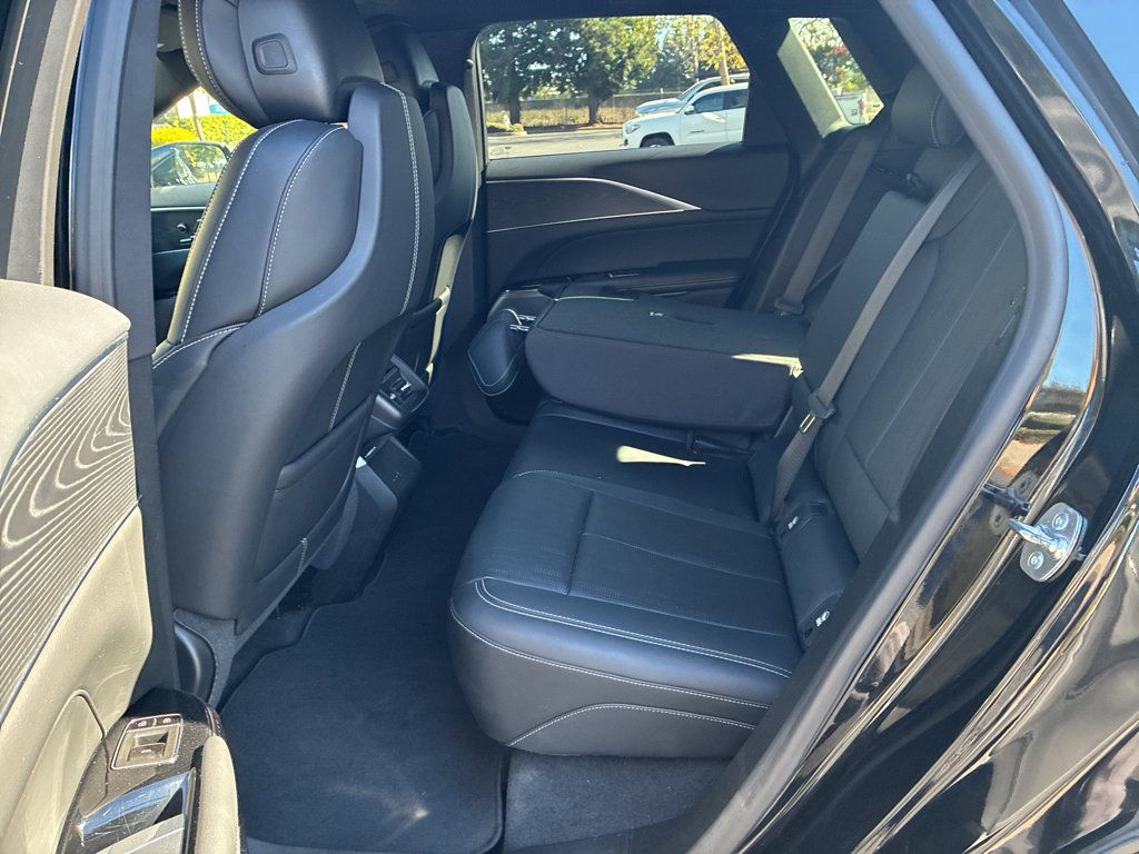 Used 2024 Cadillac Lyriq Luxury RWD image 40