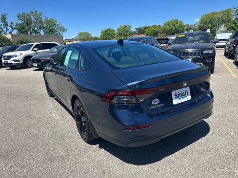 Certified 2025 Honda Accord SE image 5