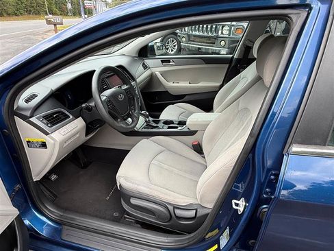 Used 2017 Hyundai Sonata SE image 11