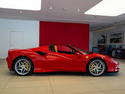 Used 2021 Ferrari F8 Tributo RWD image 7