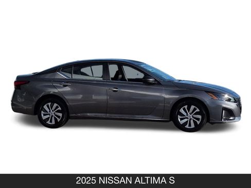 Used 2025 Nissan Altima 2.5 S image 7