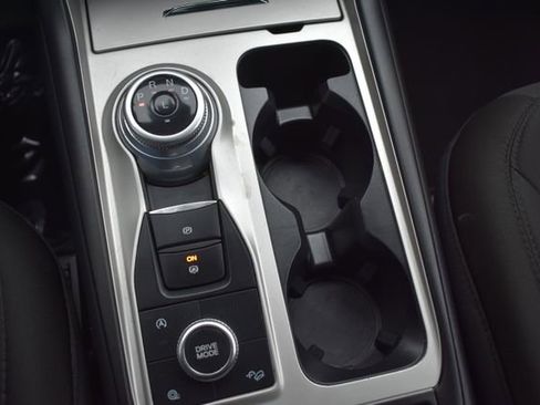 Used 2023 Ford Explorer XLT image 28