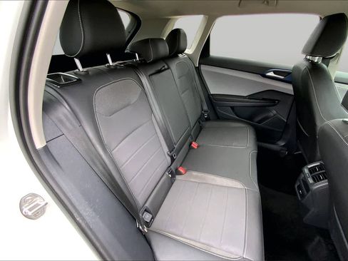 Used 2024 Volkswagen Taos SE FWD image 19