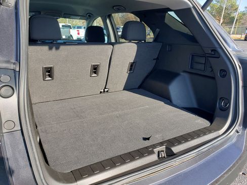 Used 2022 Chevrolet Equinox LT w/ Driver Convenience Package image 10