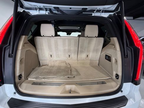 Used 2023 Cadillac Escalade Premium Luxury AWD/4WD image 13