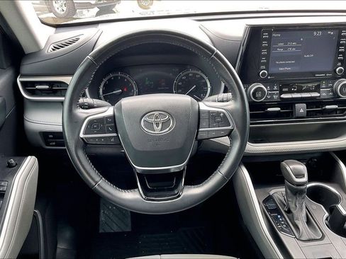 Used 2021 Toyota Highlander XLE image 8